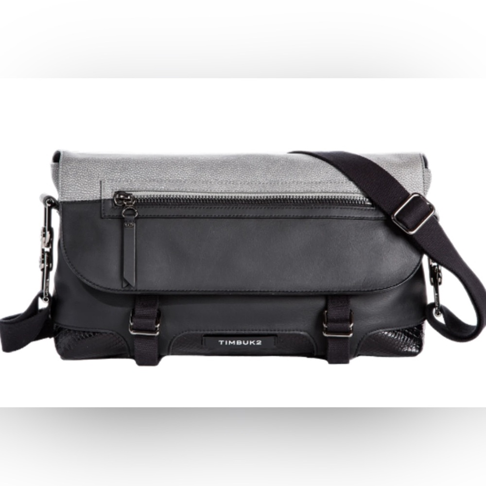 RARE Timbuk2 Femme Demi Messenger with Leather and Metal accents